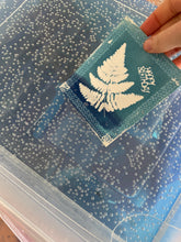 Lade das Bild in den Galerie-Viewer, Workshop: Cyanotypie | 25. April 2026, 10:30 Uhr