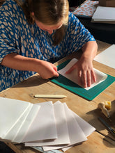 Lade das Bild in den Galerie-Viewer, Workshop: Fotobuch binden mit Anna Frey | 15. Dezember 2025, 17:30 Uhr
