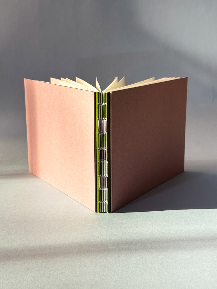 Workshop: Fotobuch binden mit Anna Frey | 15. Dezember 2025, 17:30 Uhr